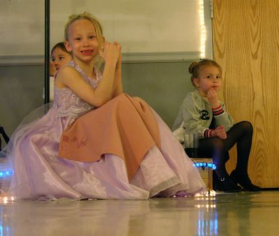 Stage toothless beauties
