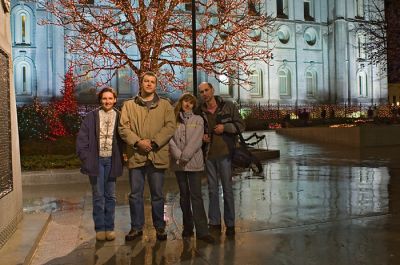 Мы с Петренками на фоне Центра Мира.
